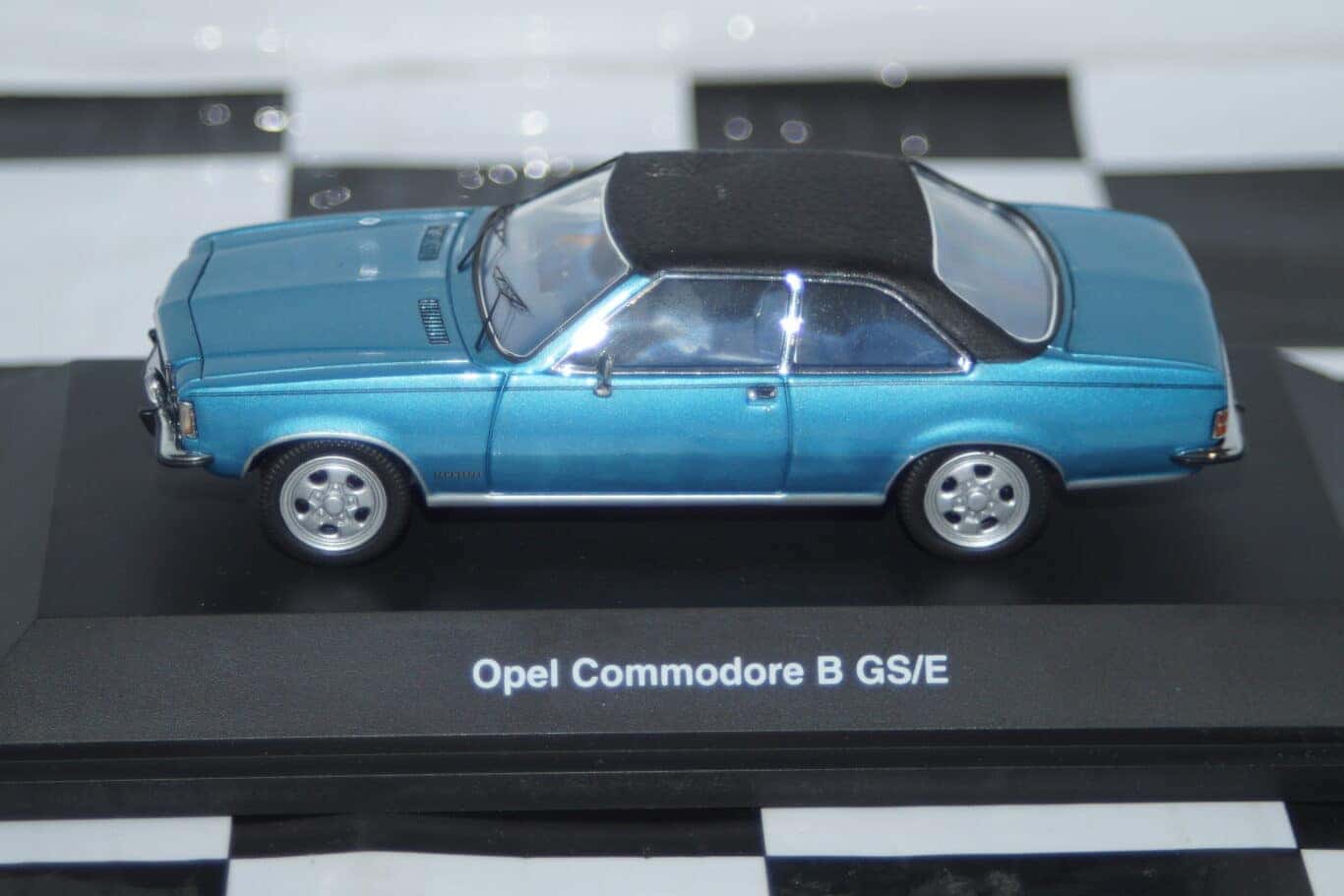 Opel commodore b  gs/e schuco blue  1:43 02775