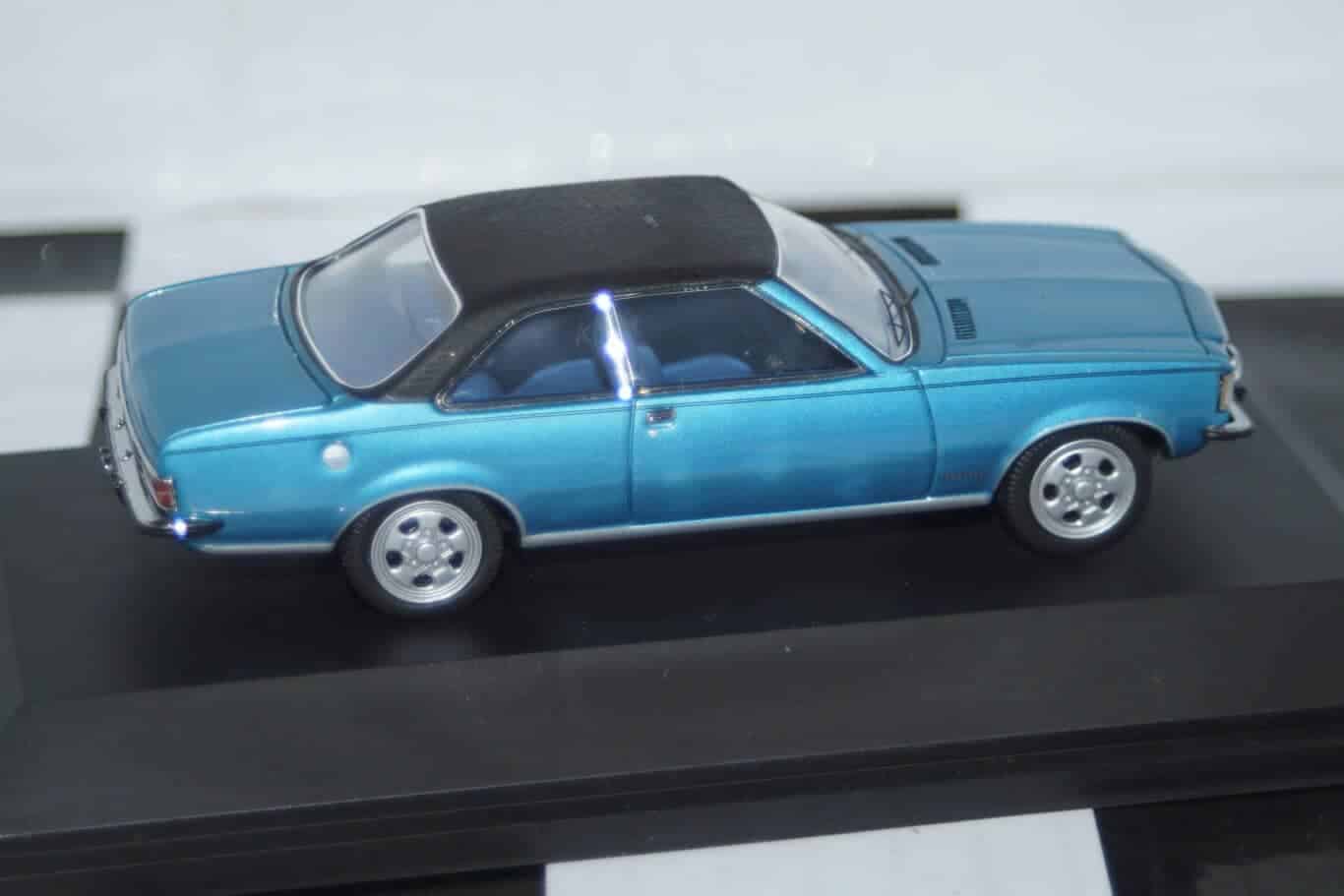 Opel commodore b  gs/e schuco blue  1:43 02775