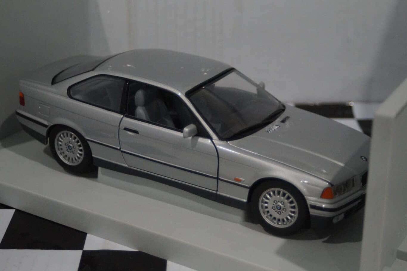Ut models ford escort cosworth 1992 blue metallic 1:18 180 062101