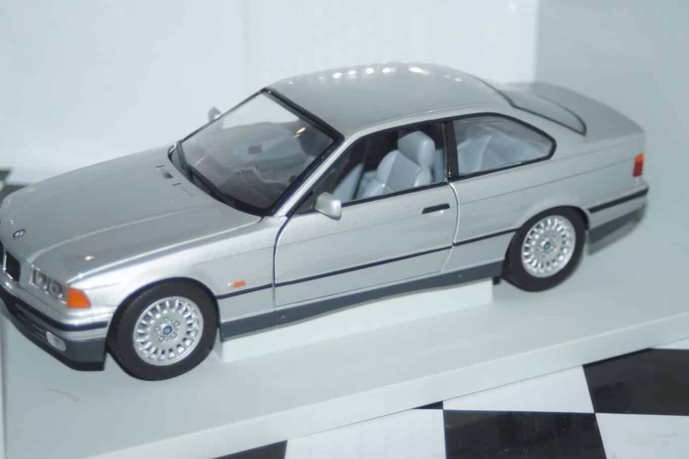 Ut models ford escort cosworth 1992 blue metallic 1:18 180 062101