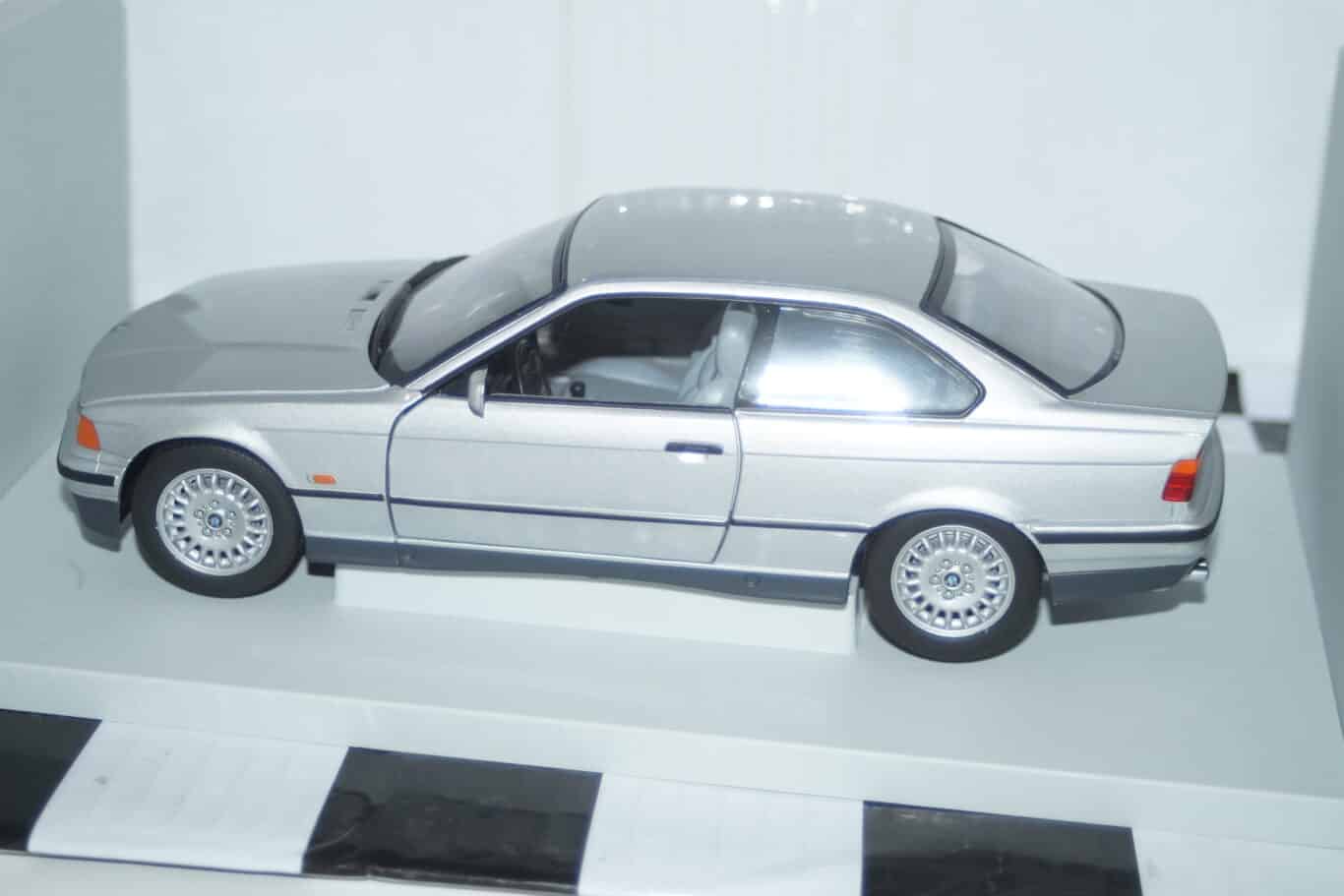 Ut models ford escort cosworth 1992 blue metallic 1:18 180 062101
