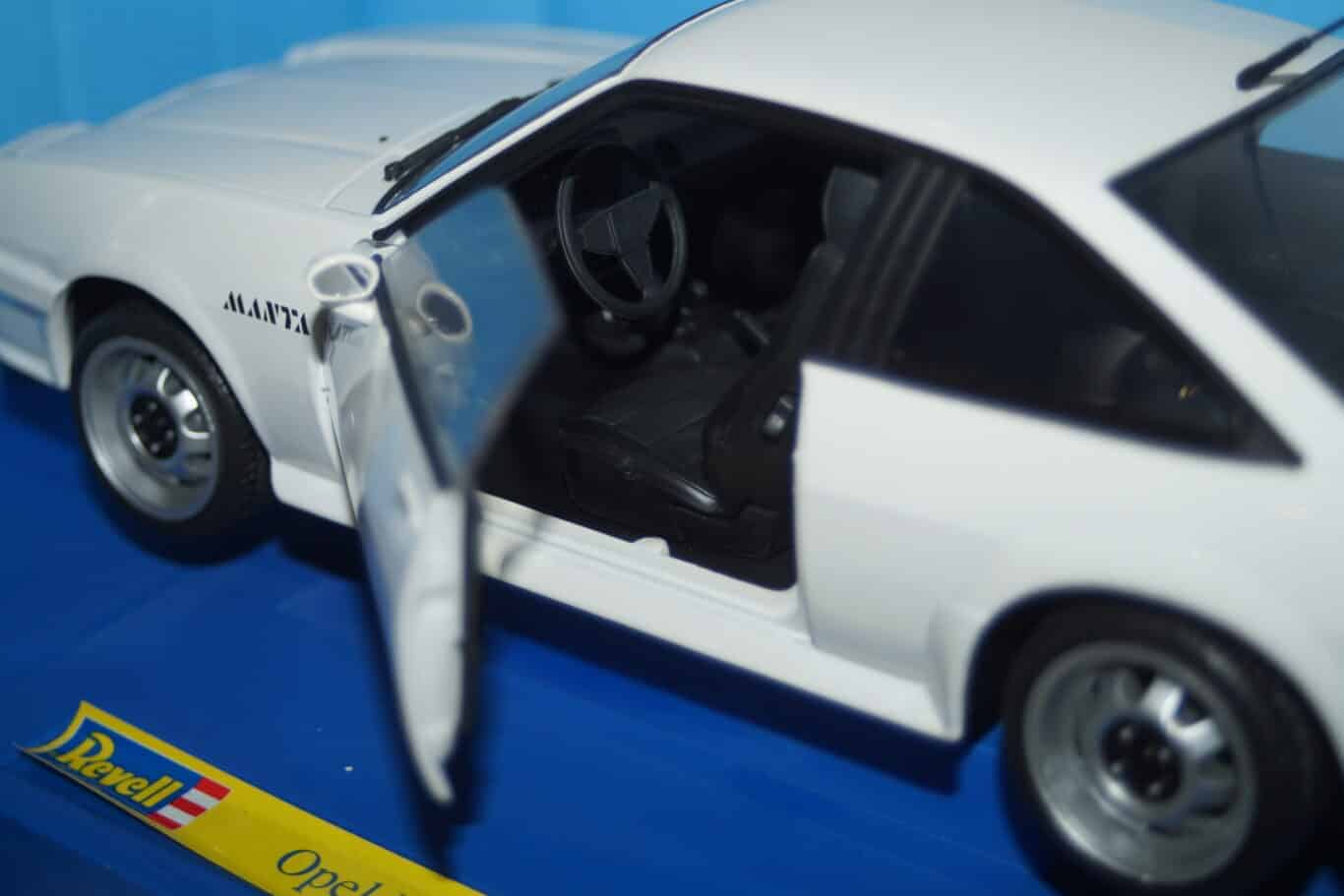 Revell metal opel manta gt/e 1:18 ref 08422