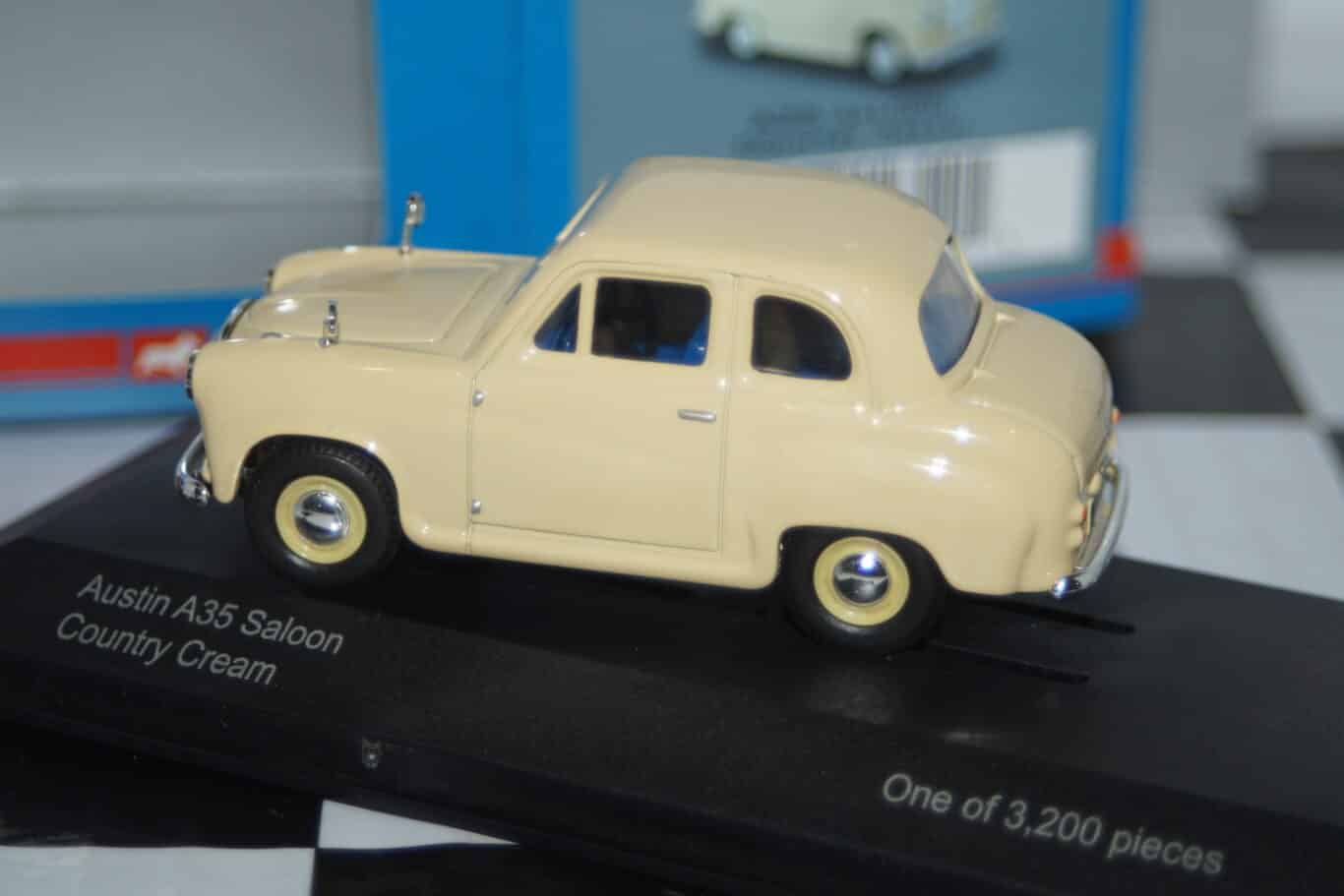 Vanguards austin a35 saloon country cream 1/43 diecast va02309