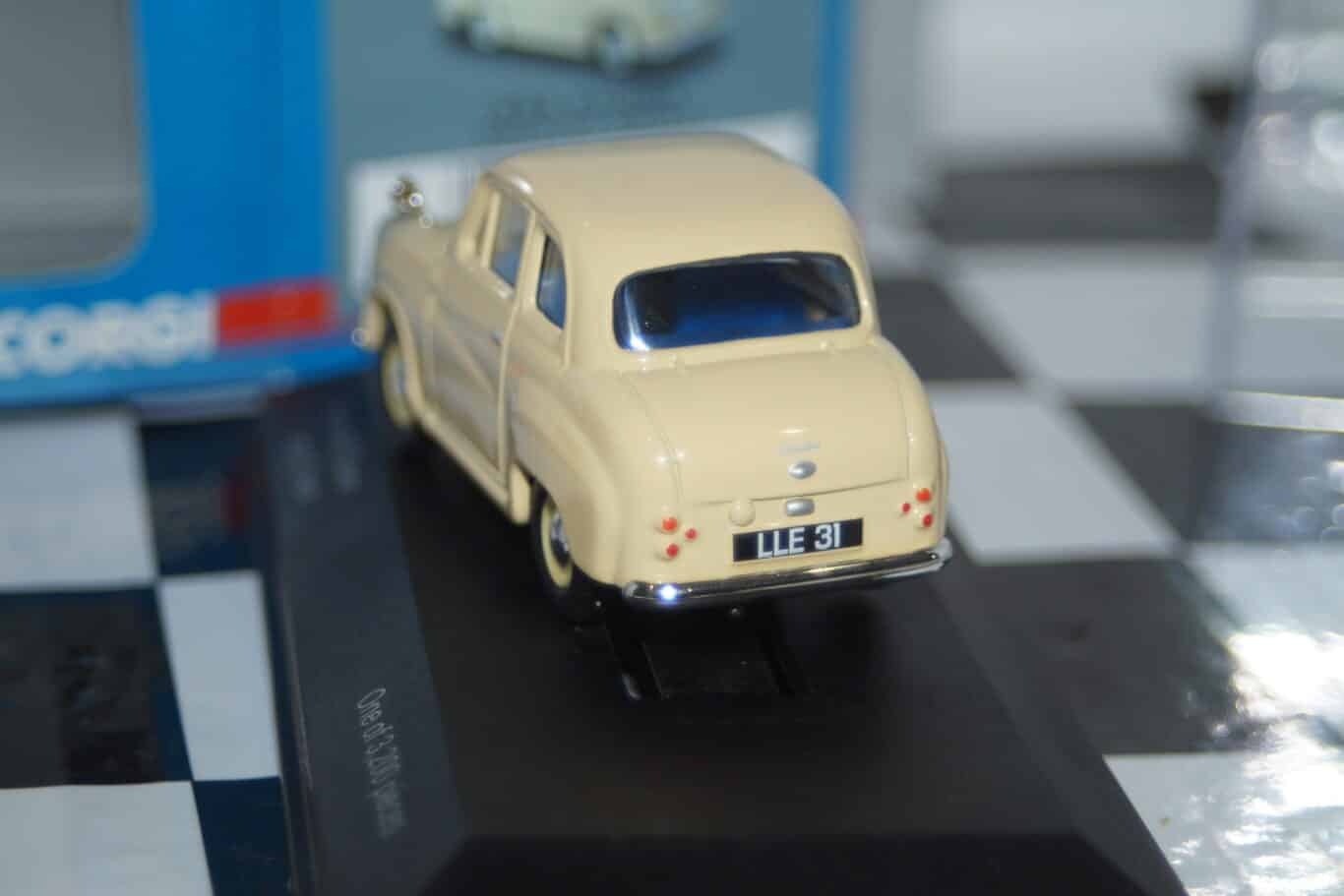 Vanguards austin a35 saloon country cream 1/43 diecast va02309