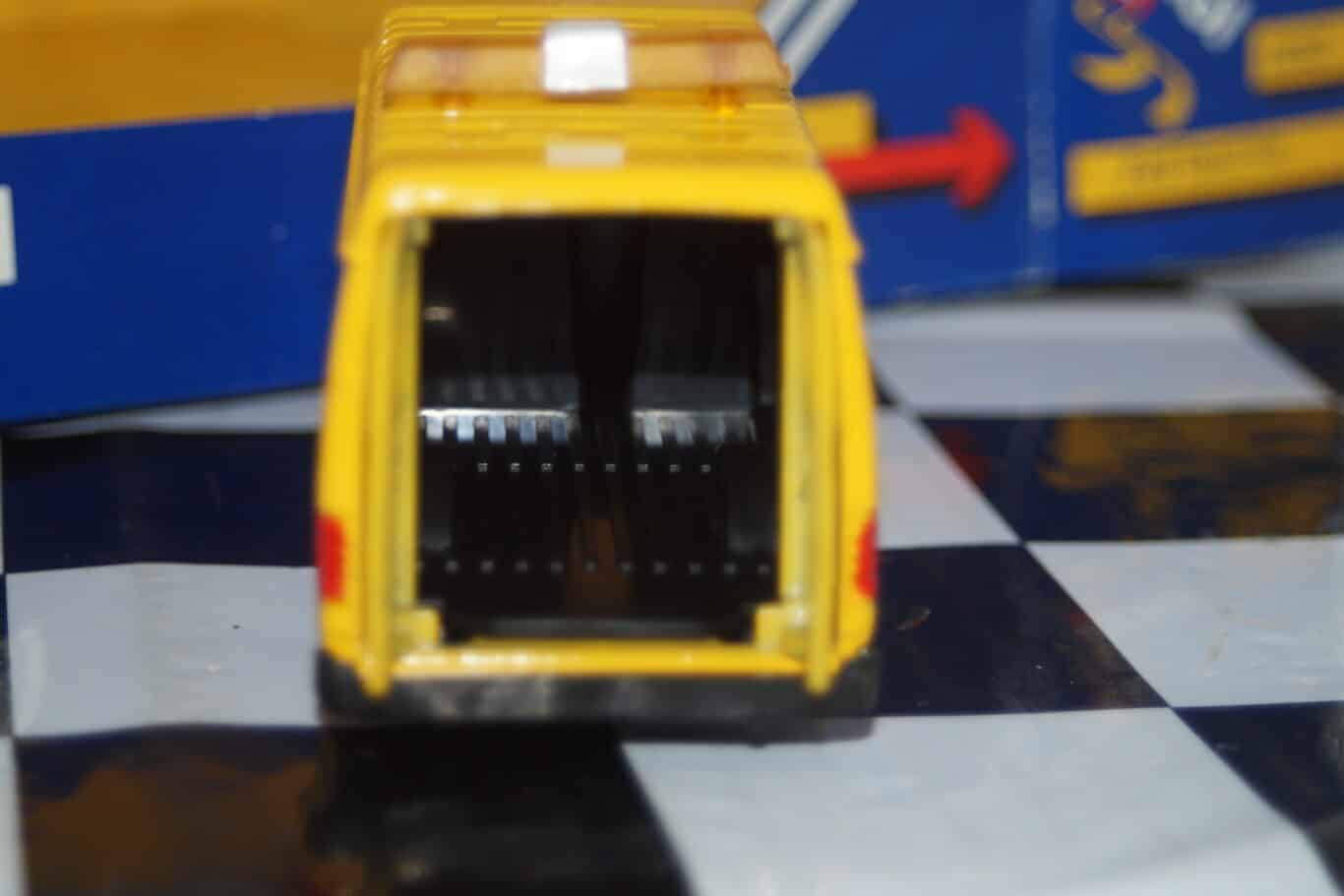Corgi ford transit van aa yellow 1:36th c656/5