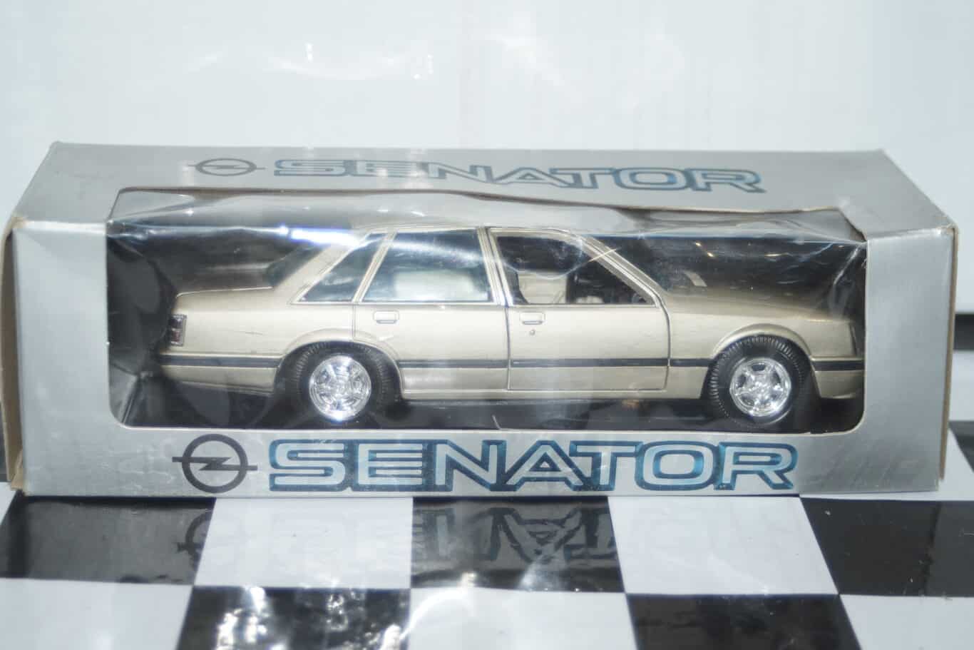 Gama opel senator 3.0e gold 1:25