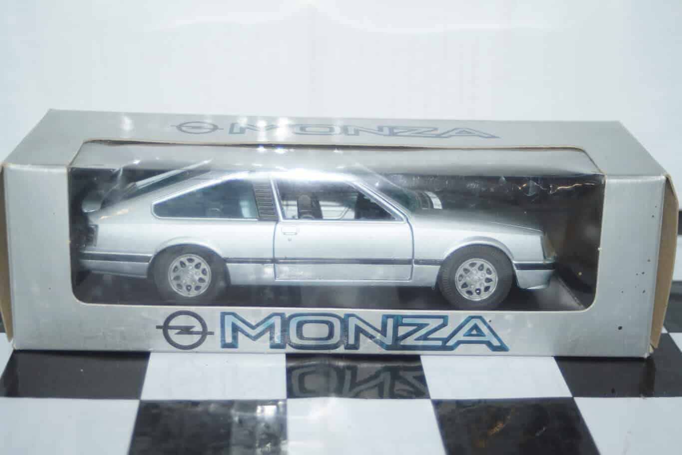 Gama opel monza 3.0e blue 1:25 448