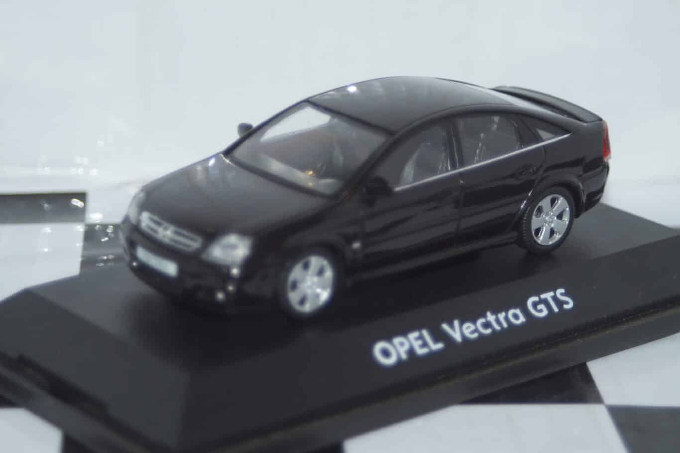 Schuco opel / vauxhall vectra hatch gts in 1:43 scale 9162891