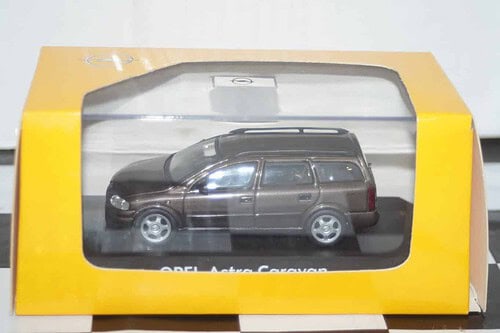 Schuco opel / vauxhall astra estate in blue 1:43 scale