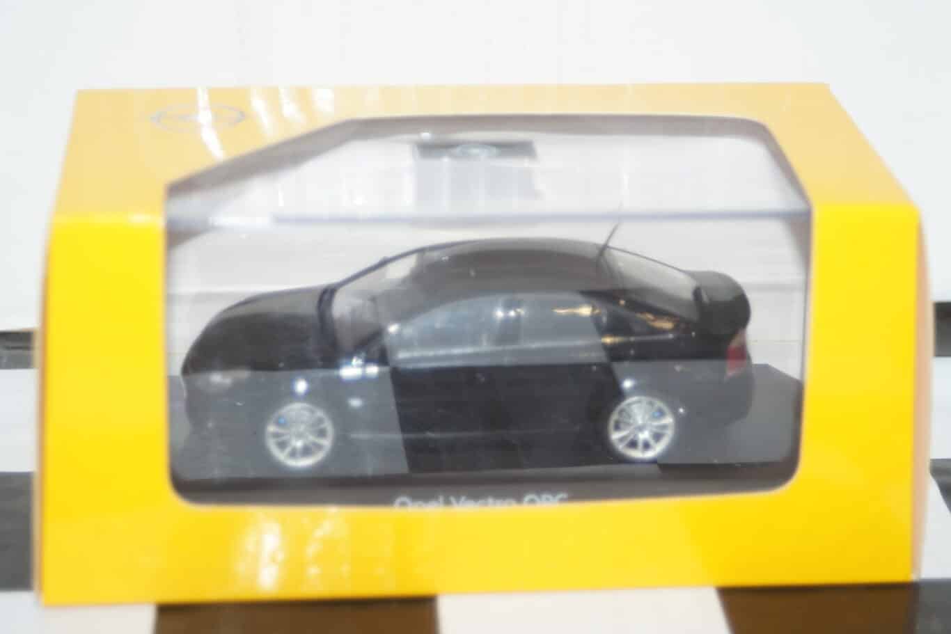Schuco opel / vauxhall vectra hatch opc in 1:43 scale 90485104