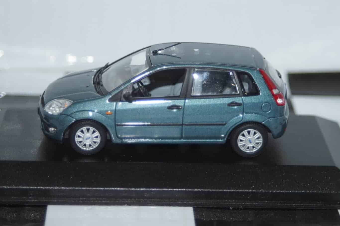 Minichamps ford fiesta blue 5 door dealer boxed (copy)