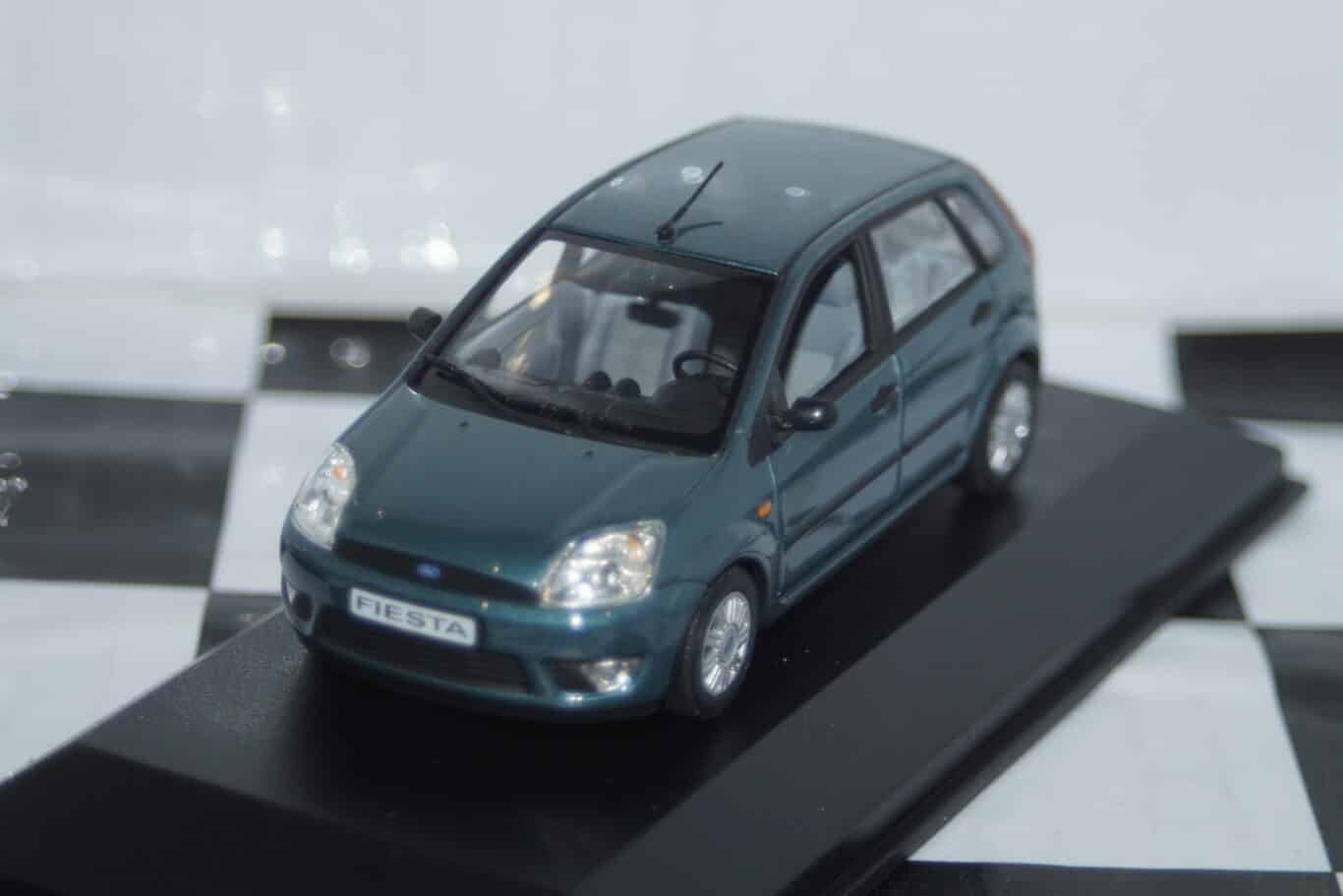 Minichamps ford fiesta blue 5 door dealer boxed (copy)