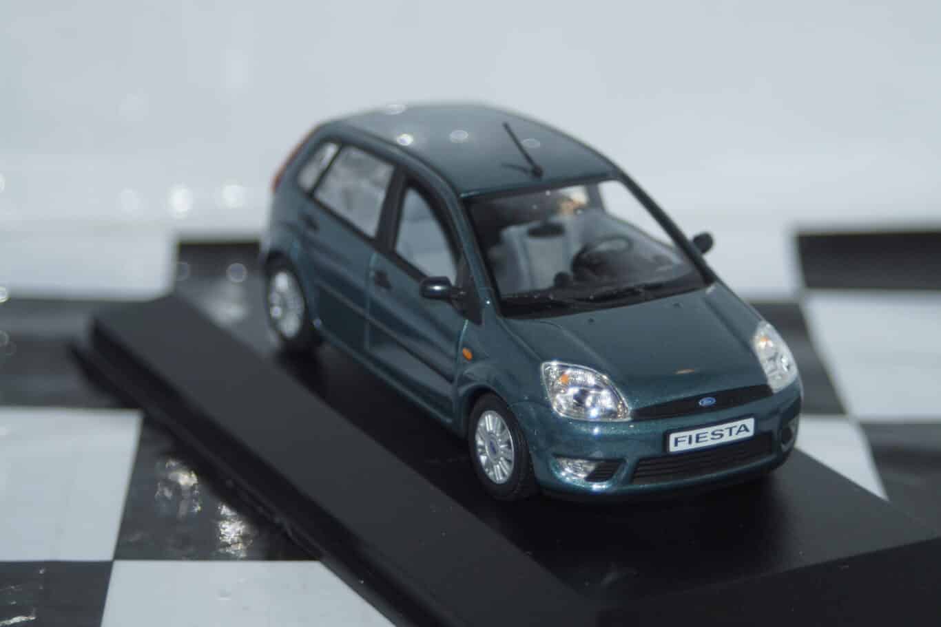 Minichamps ford fiesta blue 5 door dealer boxed (copy)