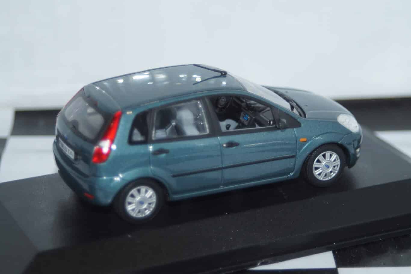 Minichamps ford fiesta blue 5 door dealer boxed (copy)