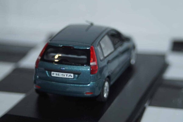Minichamps ford fiesta green 5 door dealer boxed