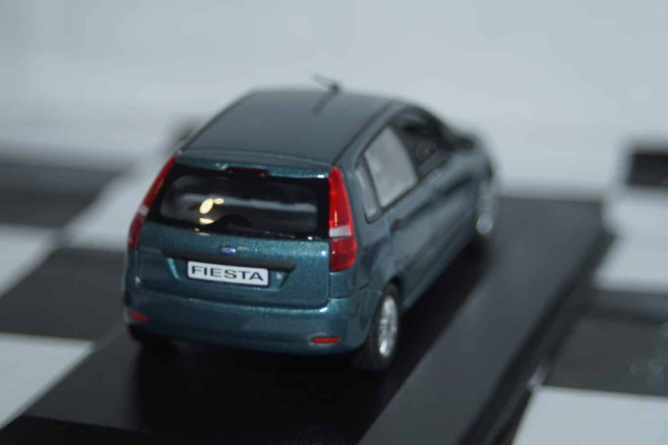 Minichamps ford fiesta blue 5 door dealer boxed (copy)