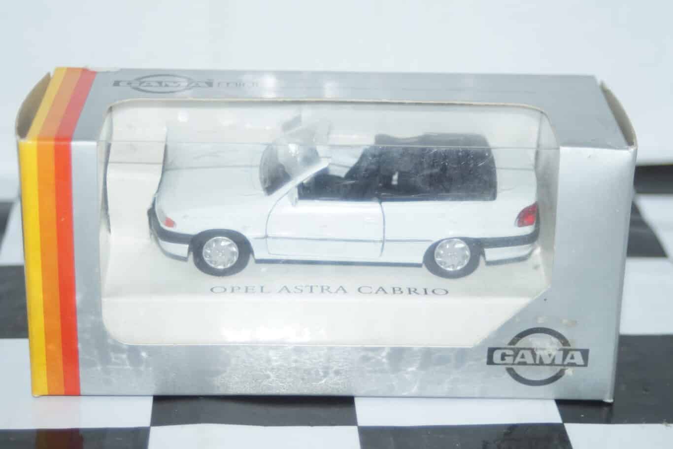Gama opel vauxhall astra cabrio in white 51026 in 1:43