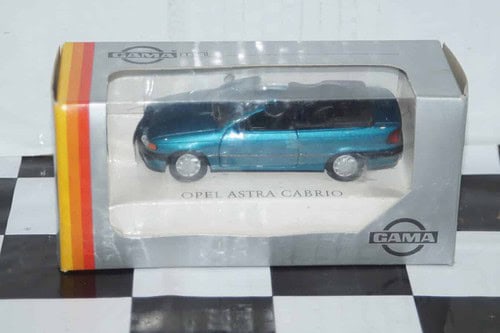 Gama opel vauxhall astra cabrio in red 1135 in 1:43