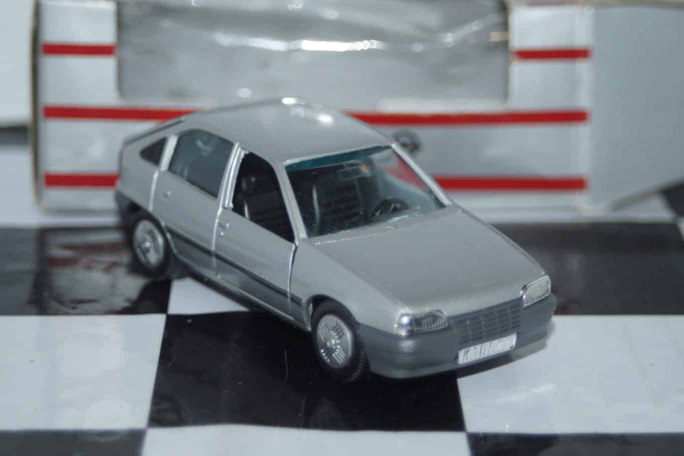 Gama opel vauxhall astra mk2 hatch in silver 1195s in 1:43