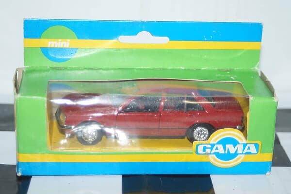 Gama opel rekord taxi in cream 4 door 8932 in 1:43 scale