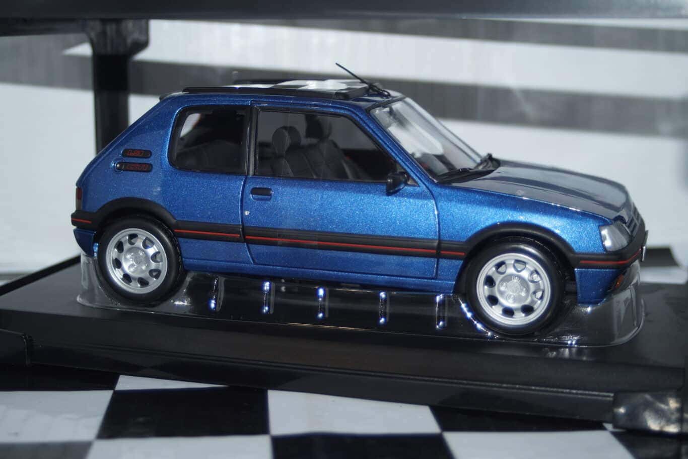 Norev vauxhall opel astra mk3 gsi 1992 red 1:18 scale 183672