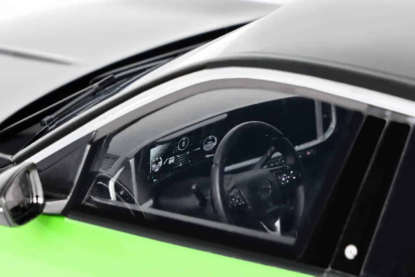 Otto opel mokka e gs line 2021 green 1:18 ot435