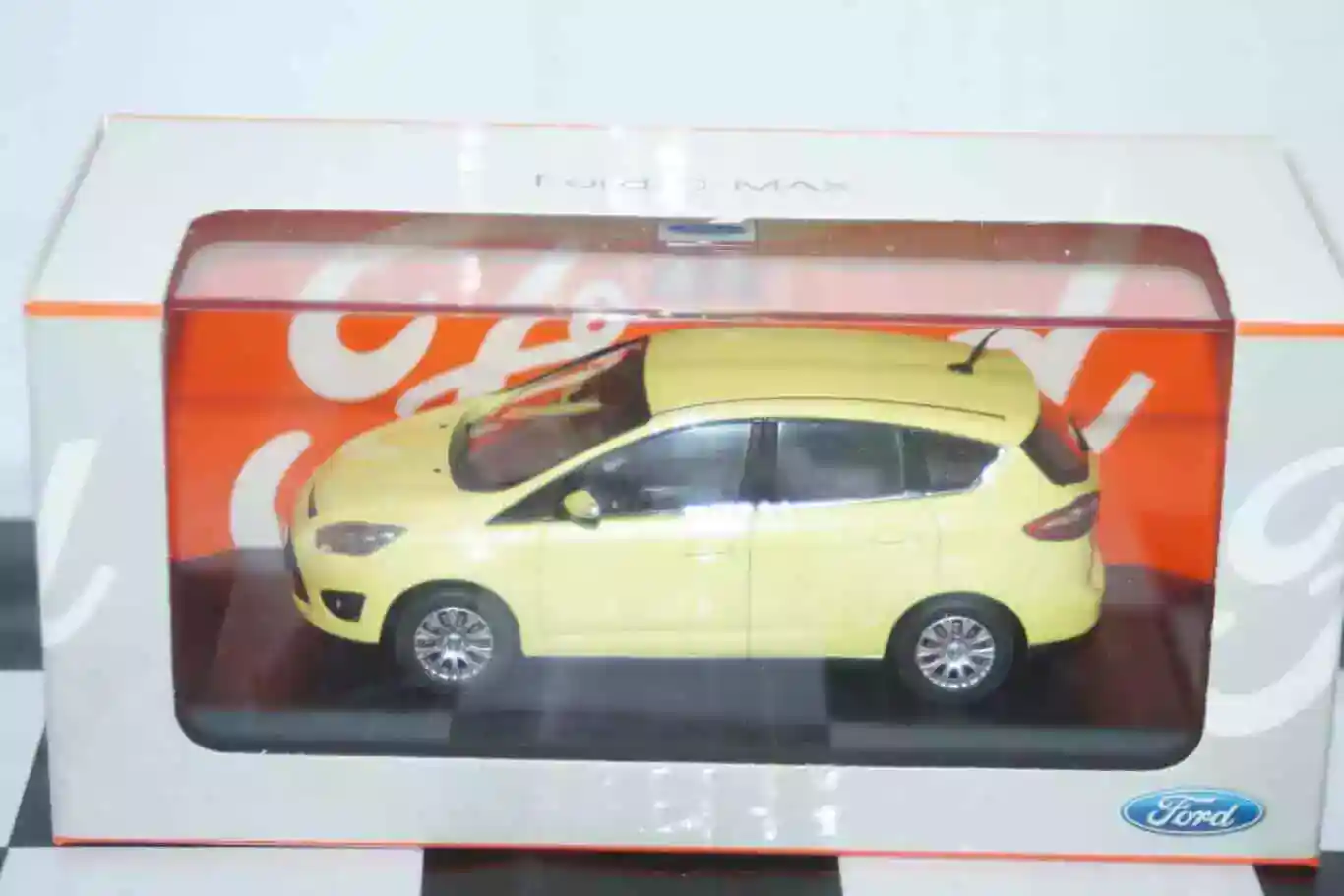 Minichamps ford c-max green / yellow 5 door dealer boxed