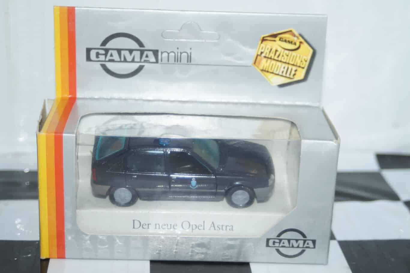 Gama opel vauxhall astra netherlands police in 1:43 scale