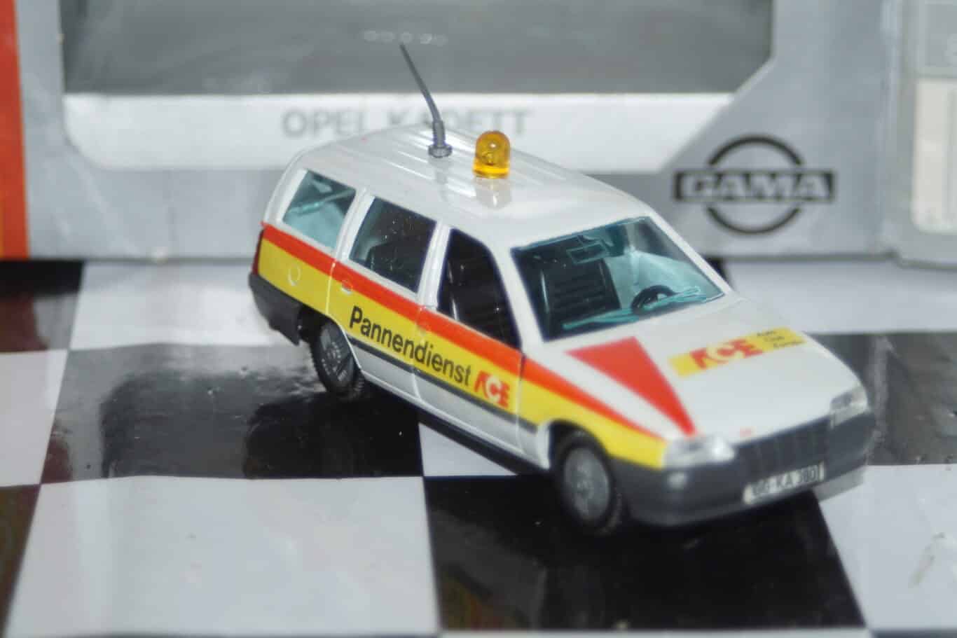 Gama opel vauxhall ascona cavalier polizei 81170000 in 1:43 scale