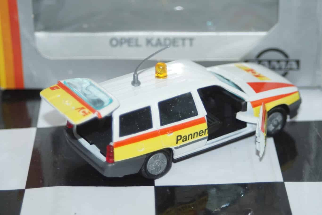 Gama opel vauxhall ascona cavalier polizei 81170000 in 1:43 scale
