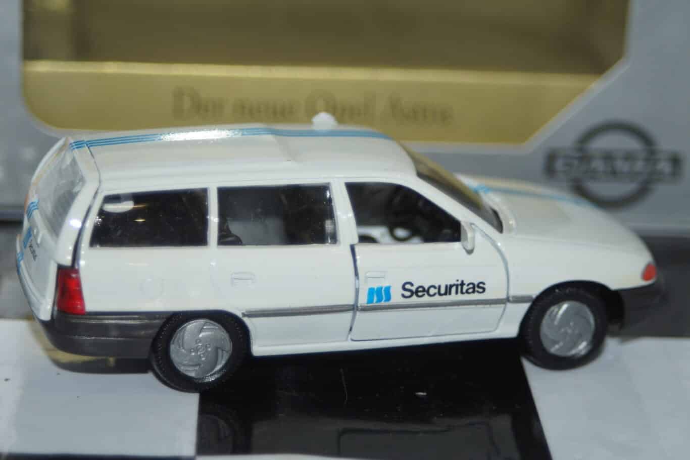 Gama opel vauxhall astra mk3 securitas 81113000 in 1:43 scale