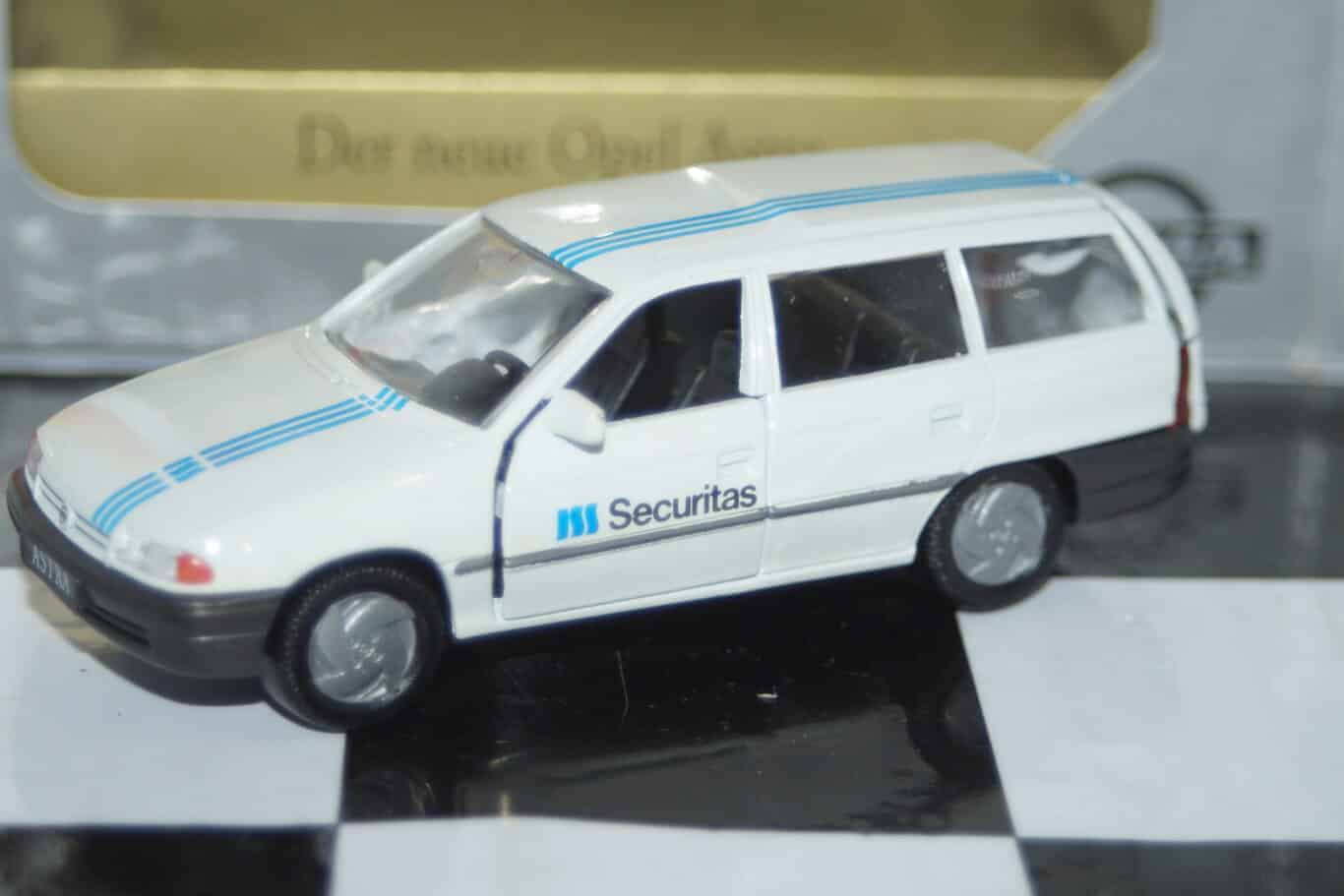 Gama opel vauxhall astra mk3 securitas 81113000 in 1:43 scale