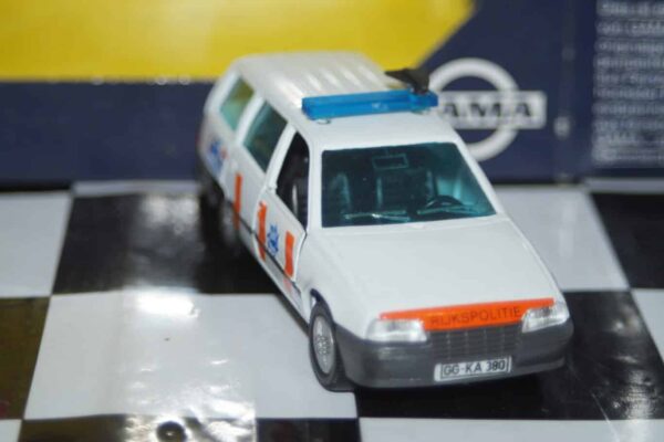 Gama opel vauxhall astra kadett mk2 81199000 in 1:43 scale
