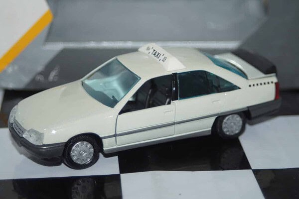 Gama opel vauxhall carlton taxi 1799315 in 1:43 scale
