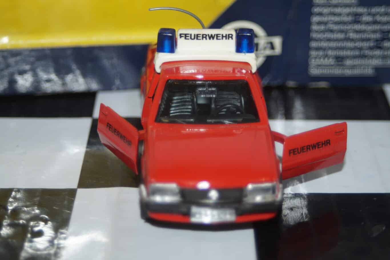 Gama opel ascona vauxhall cavalier feuerwehr 1140 in 1:43 scale