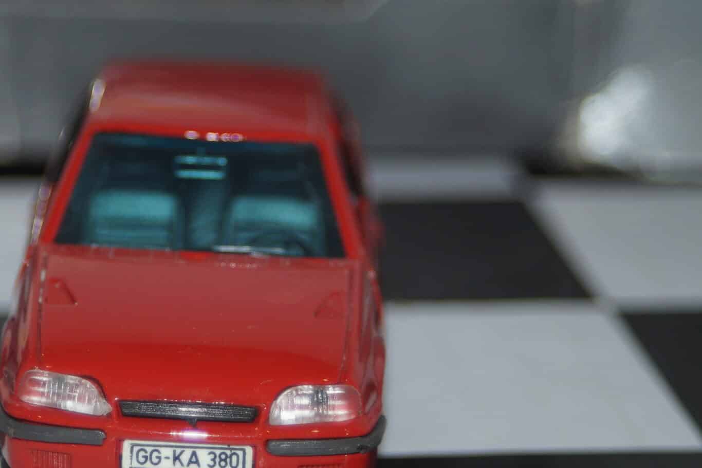 Gama (dealer box) opel vauxhall astra kadett mk2 red in 1:43 scale