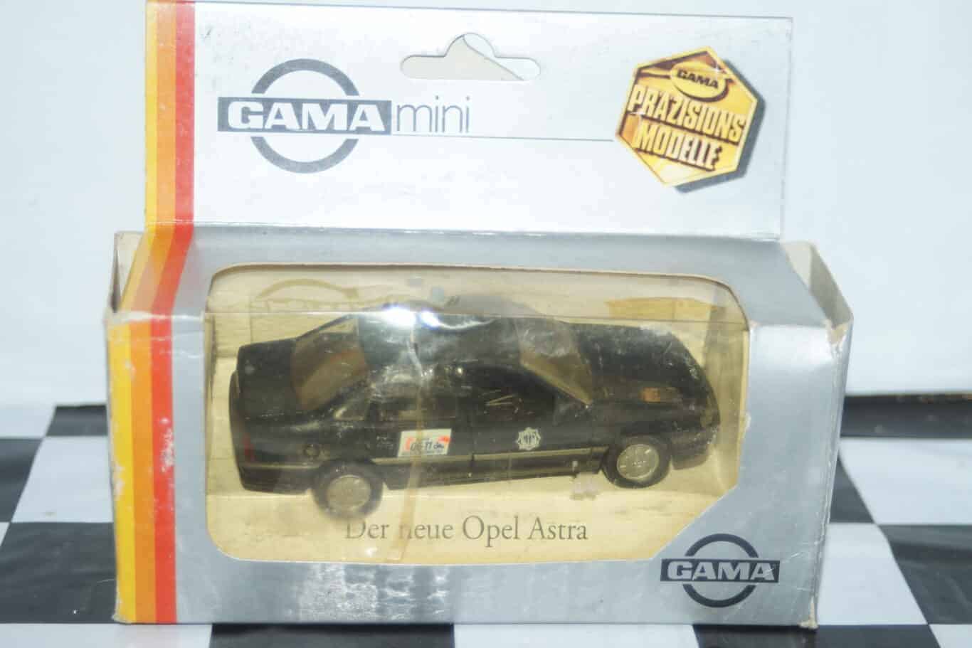 Gama opel vauxhall vectra cavalier politie ref 1161 in 1:43 scale wrong box