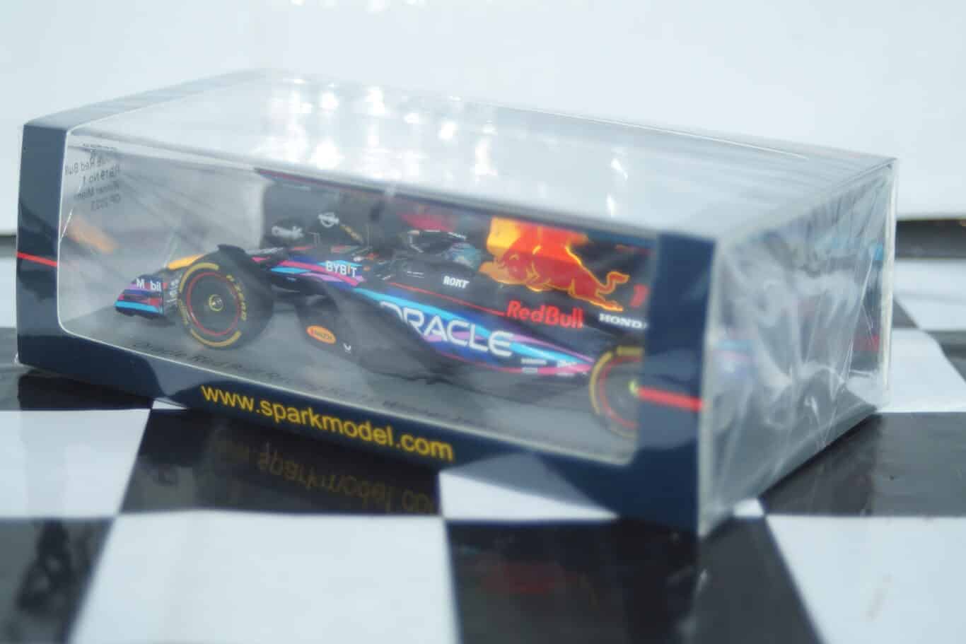 Spark oracle red bull racing rb19 winner miami gp 2023 1:43 resin s8580