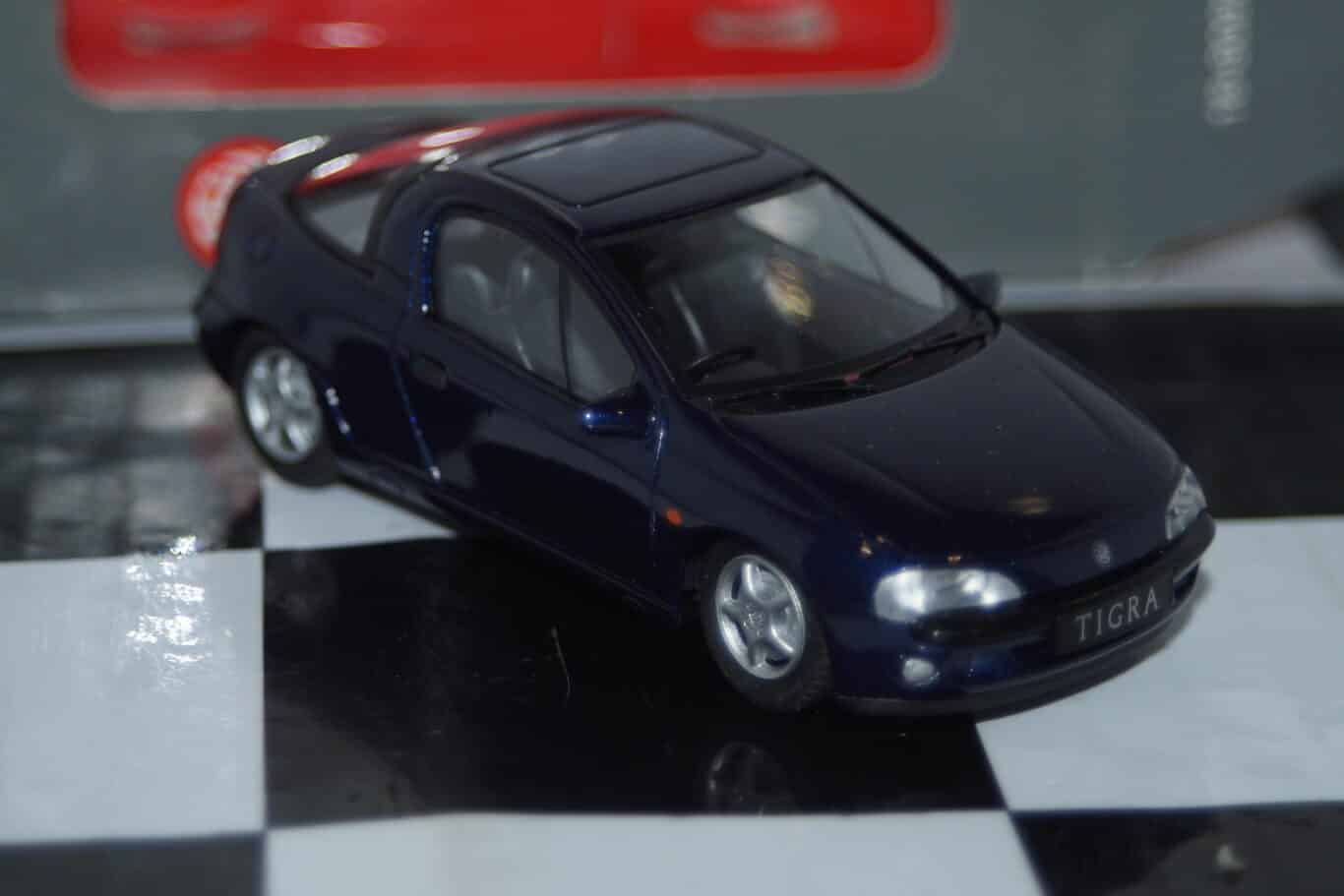 Schuco vauxhall tigra blue 2 door dealer box @ 1:43 scale