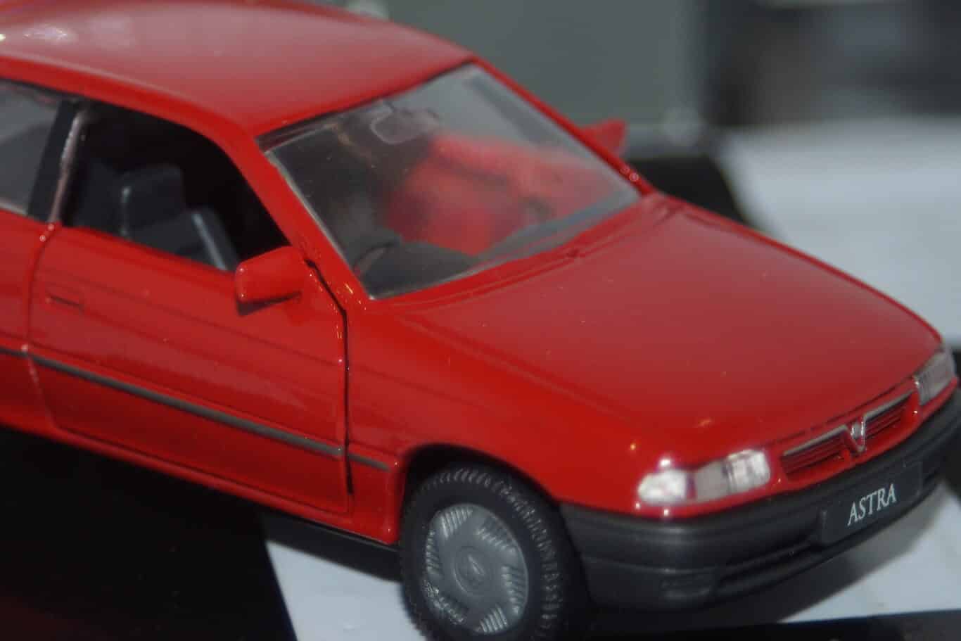 Gama vauxhall astra mk3 red in vauxhall box ref 1001 in 1:43 scale