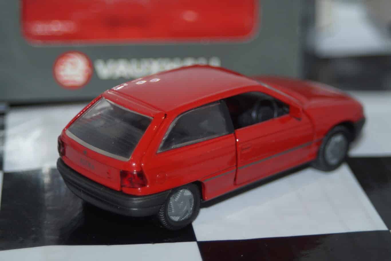 Gama vauxhall astra mk3 red in vauxhall box ref 1001 in 1:43 scale