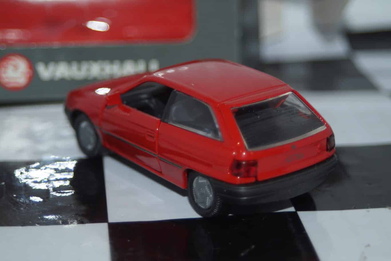 Gama vauxhall astra mk3 red in vauxhall box ref 1001 in 1:43 scale