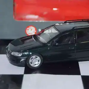 Schuco vauxhall opel omega estate green in vauxhall box 1:43