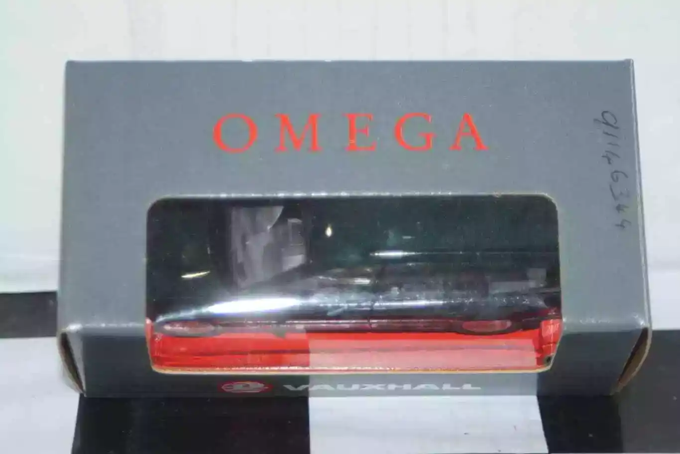 Schuco vauxhall opel omega estate green in vauxhall box 1:43