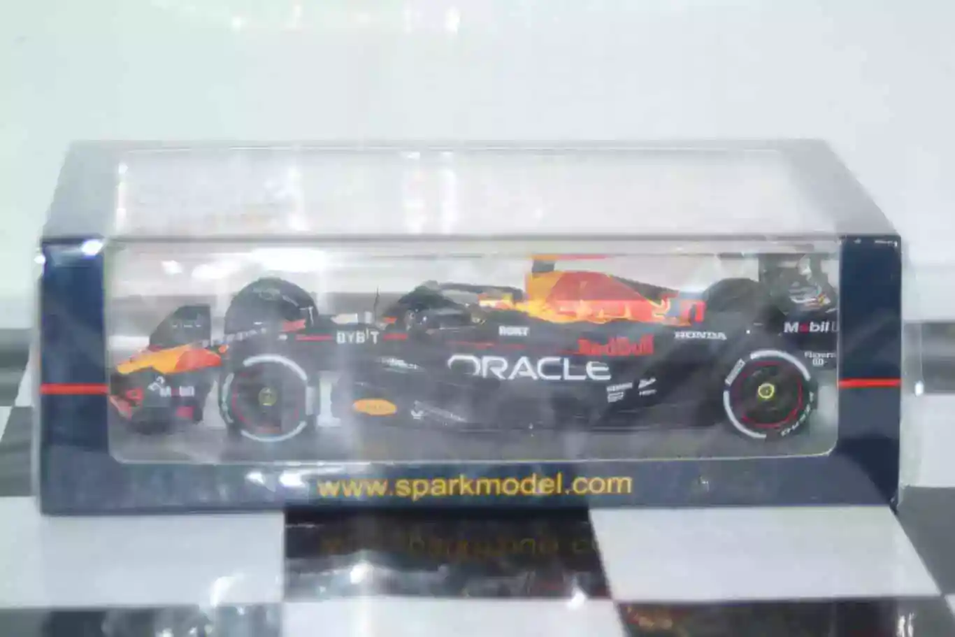 Spark oracle red bull racing rb19 winner azerbaijan gp 2023 1:43 resin s8582