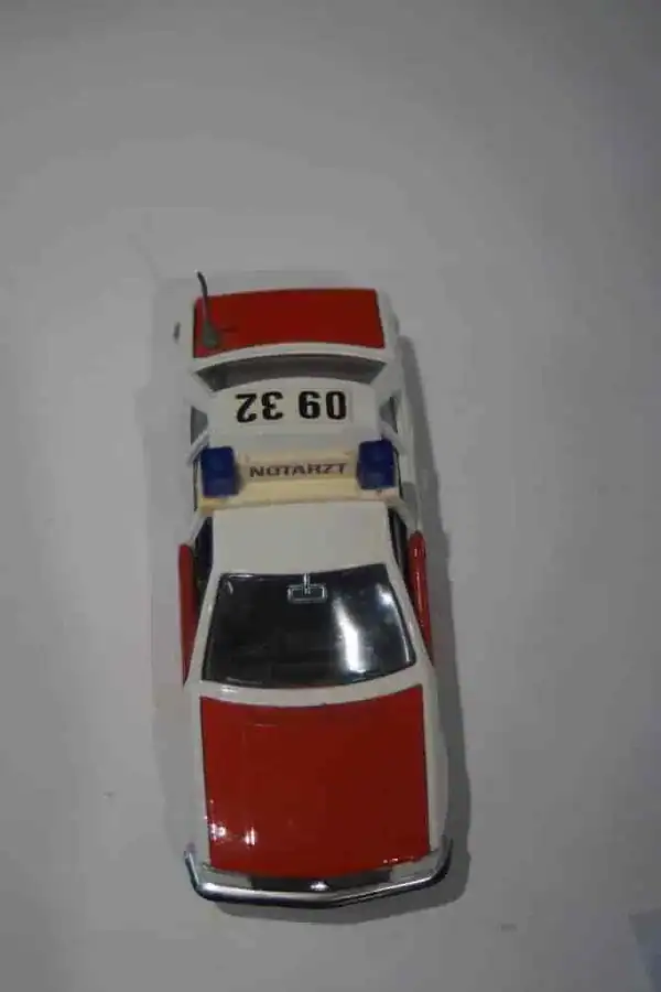Gama opel rekord notartzt in 1:43 scale 893