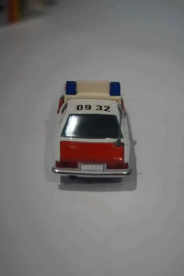 Gama opel rekord notartzt in 1:43 scale 893