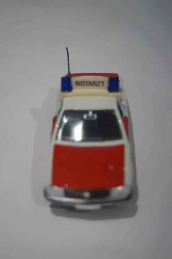 Gama opel rekord notartzt in 1:43 scale 893