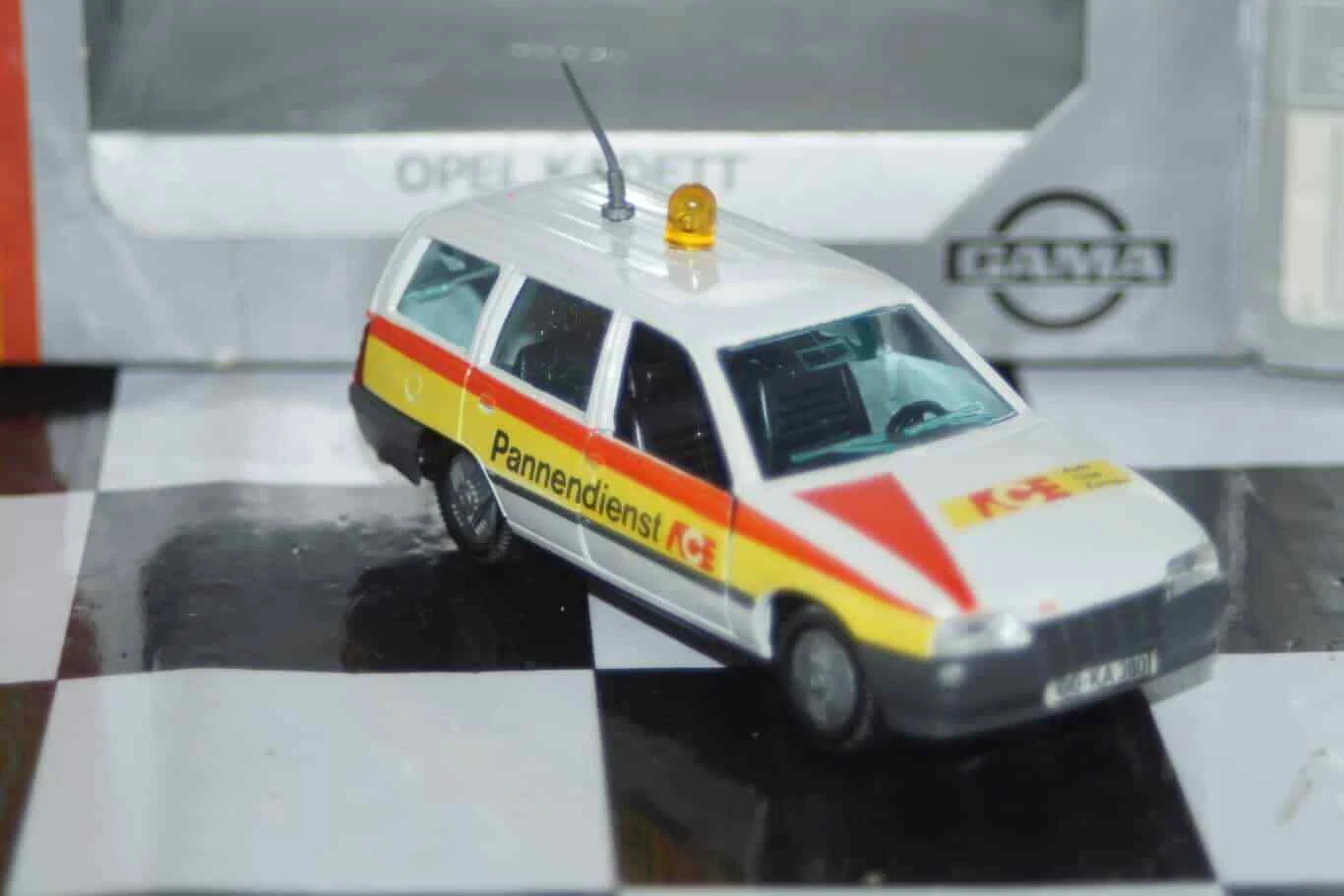 Gama opel vauxhall astra estate ace 81114000 in 1:43 scale