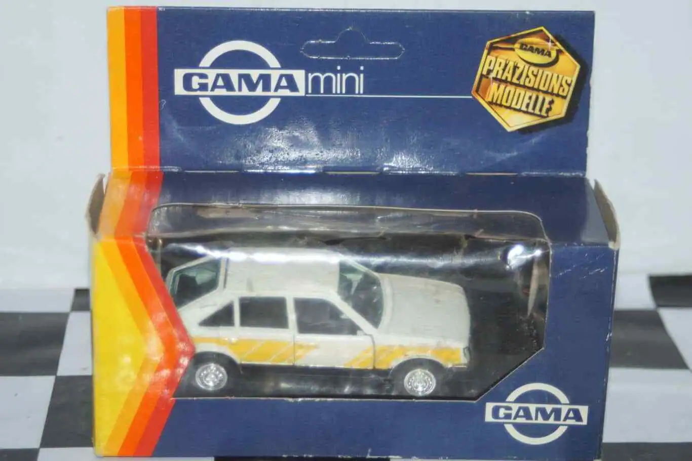 Gama opel vauxhall astra kadett mk1 8901 in 1:43 scale